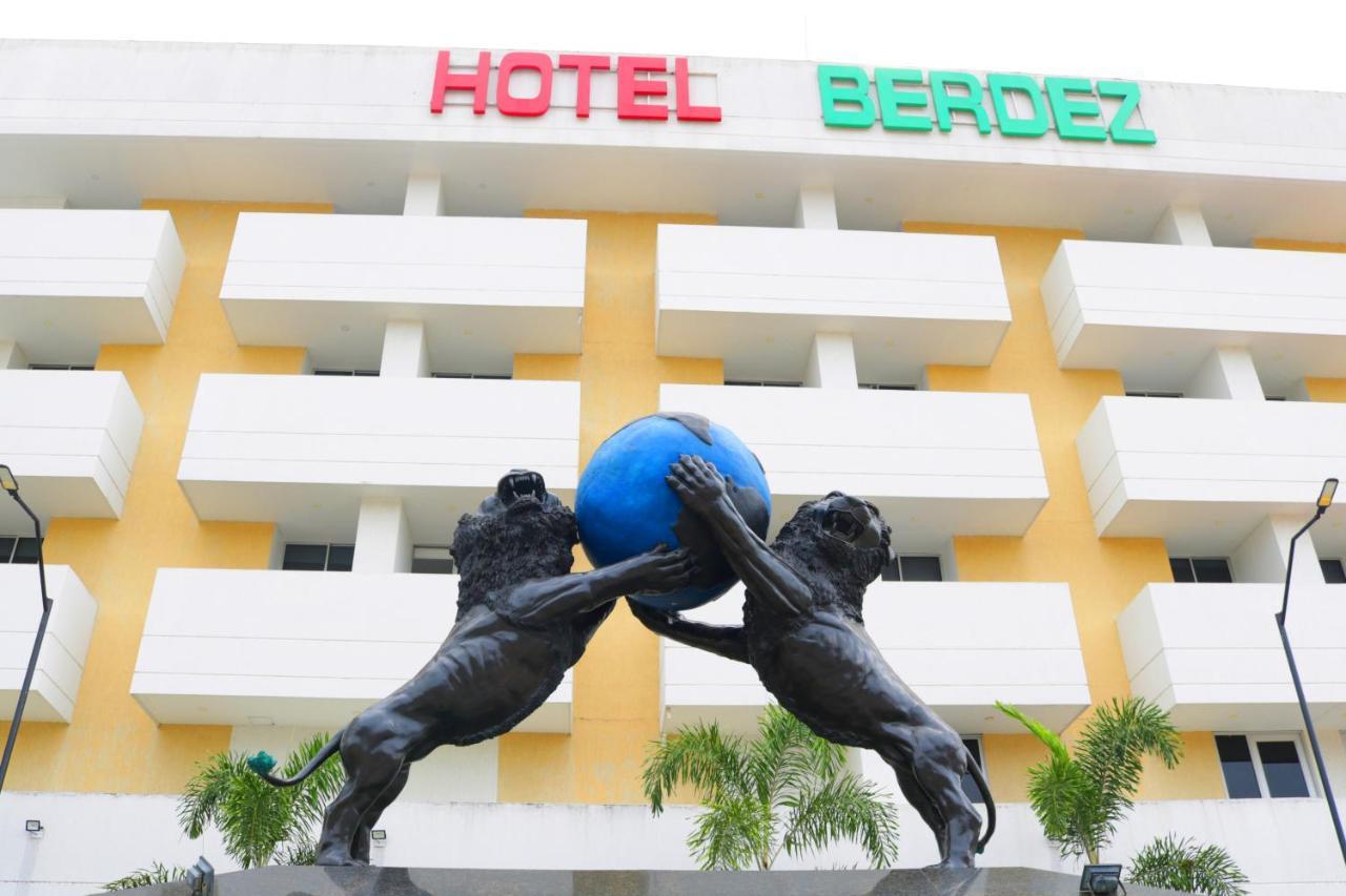 Hotel Berdez نيفا المظهر الخارجي الصورة